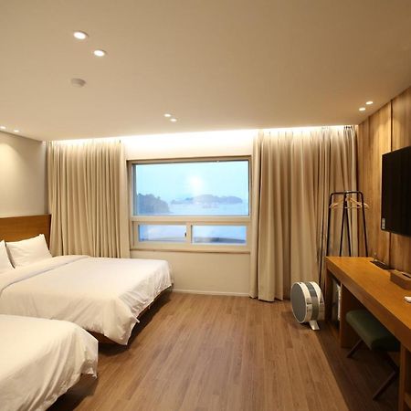 Am Ort Hotel Йосу Экстерьер фото