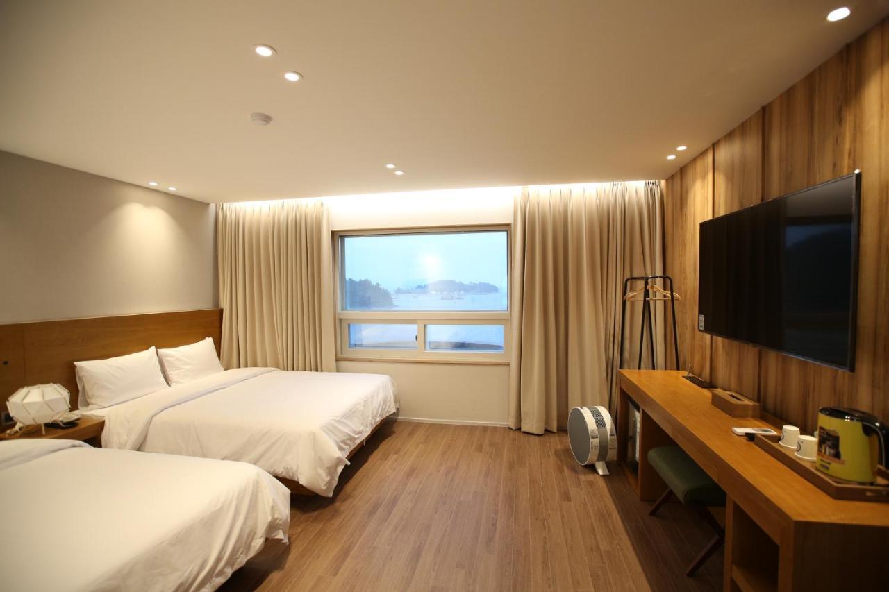 Am Ort Hotel Йосу Экстерьер фото