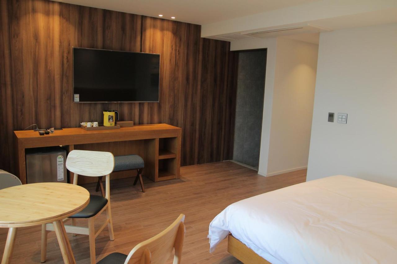 Am Ort Hotel Йосу Экстерьер фото