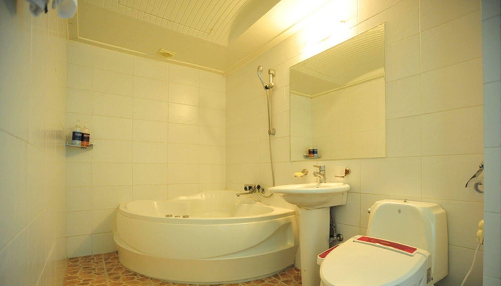 Am Ort Hotel Йосу Экстерьер фото