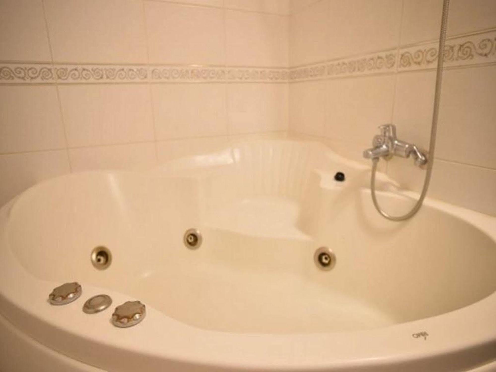 Am Ort Hotel Йосу Экстерьер фото