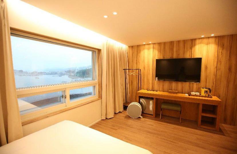 Am Ort Hotel Йосу Экстерьер фото