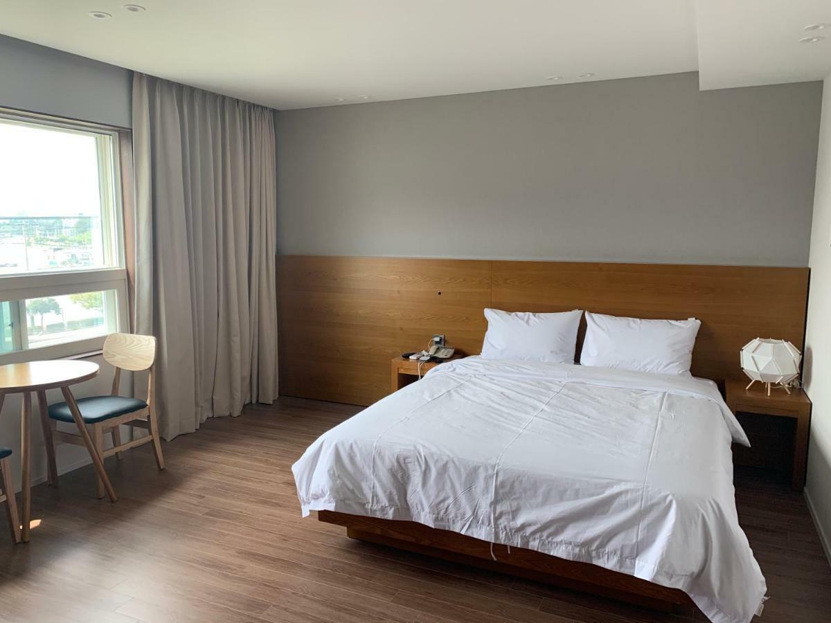 Am Ort Hotel Йосу Экстерьер фото