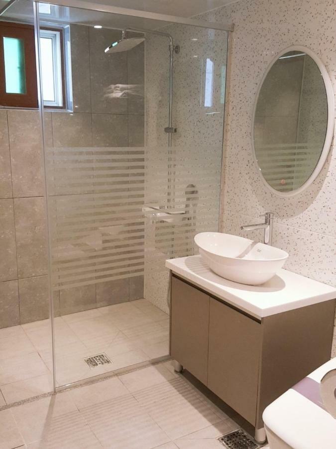 Am Ort Hotel Йосу Экстерьер фото