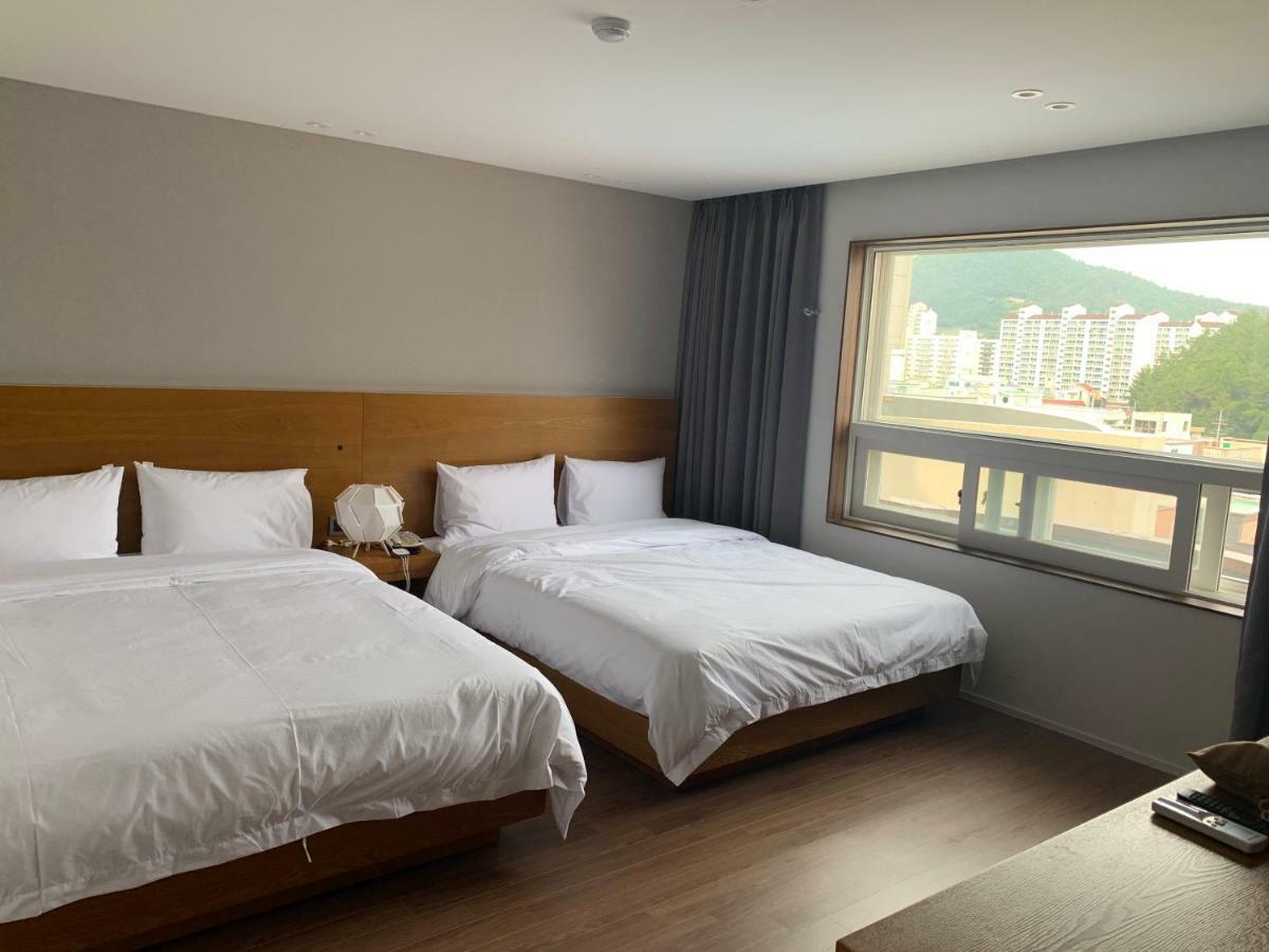 Am Ort Hotel Йосу Экстерьер фото