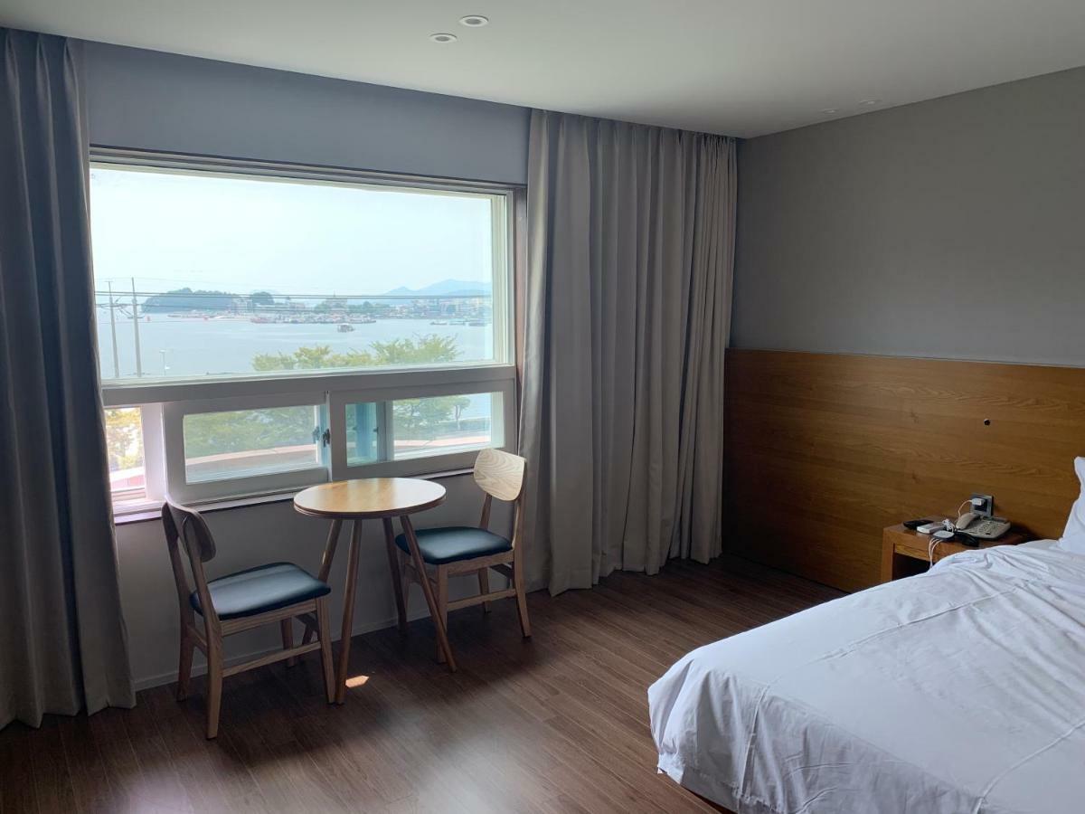 Am Ort Hotel Йосу Экстерьер фото