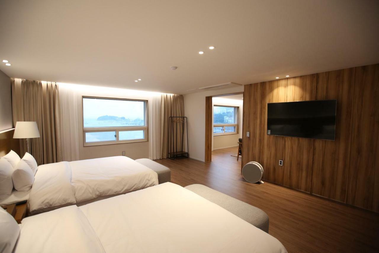 Am Ort Hotel Йосу Экстерьер фото
